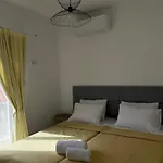 Theros - 1 Apartment